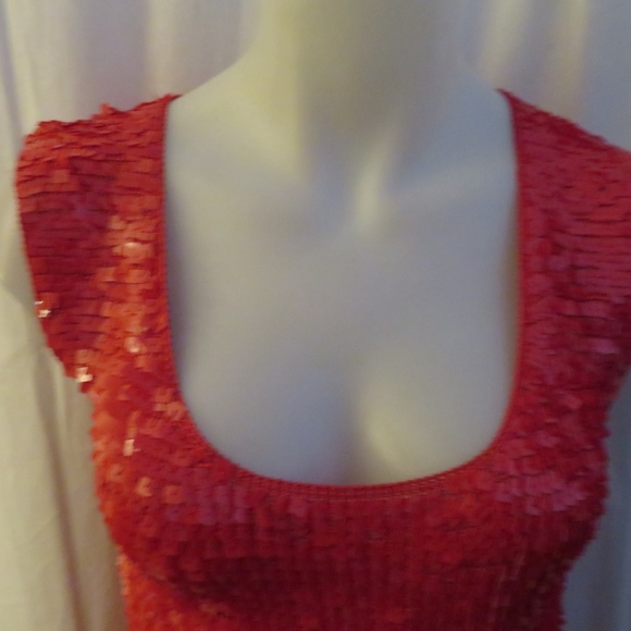 I.S.C. SPORT RED SEQUIN SLEEVELESS TOP SIZE L * - Picture 3 of 8